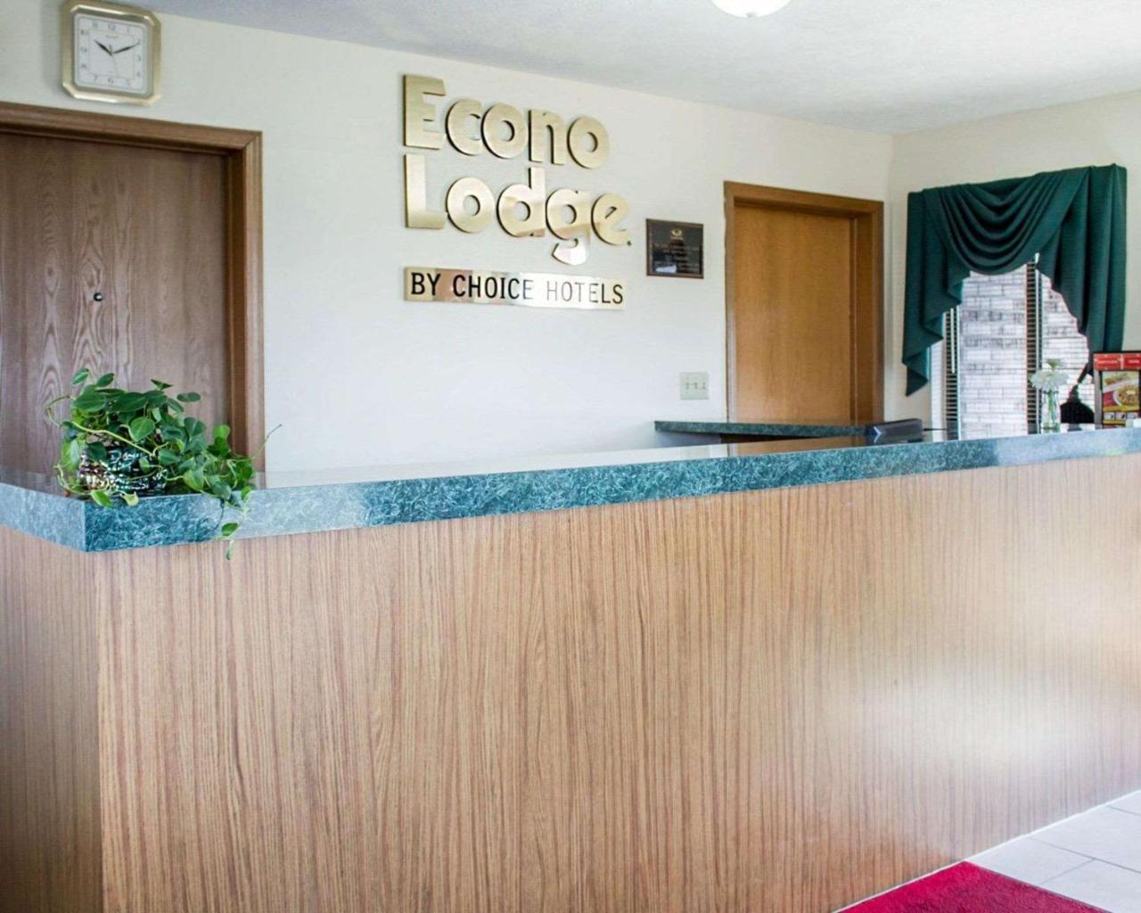 Econo Lodge Elkhart Exterior photo